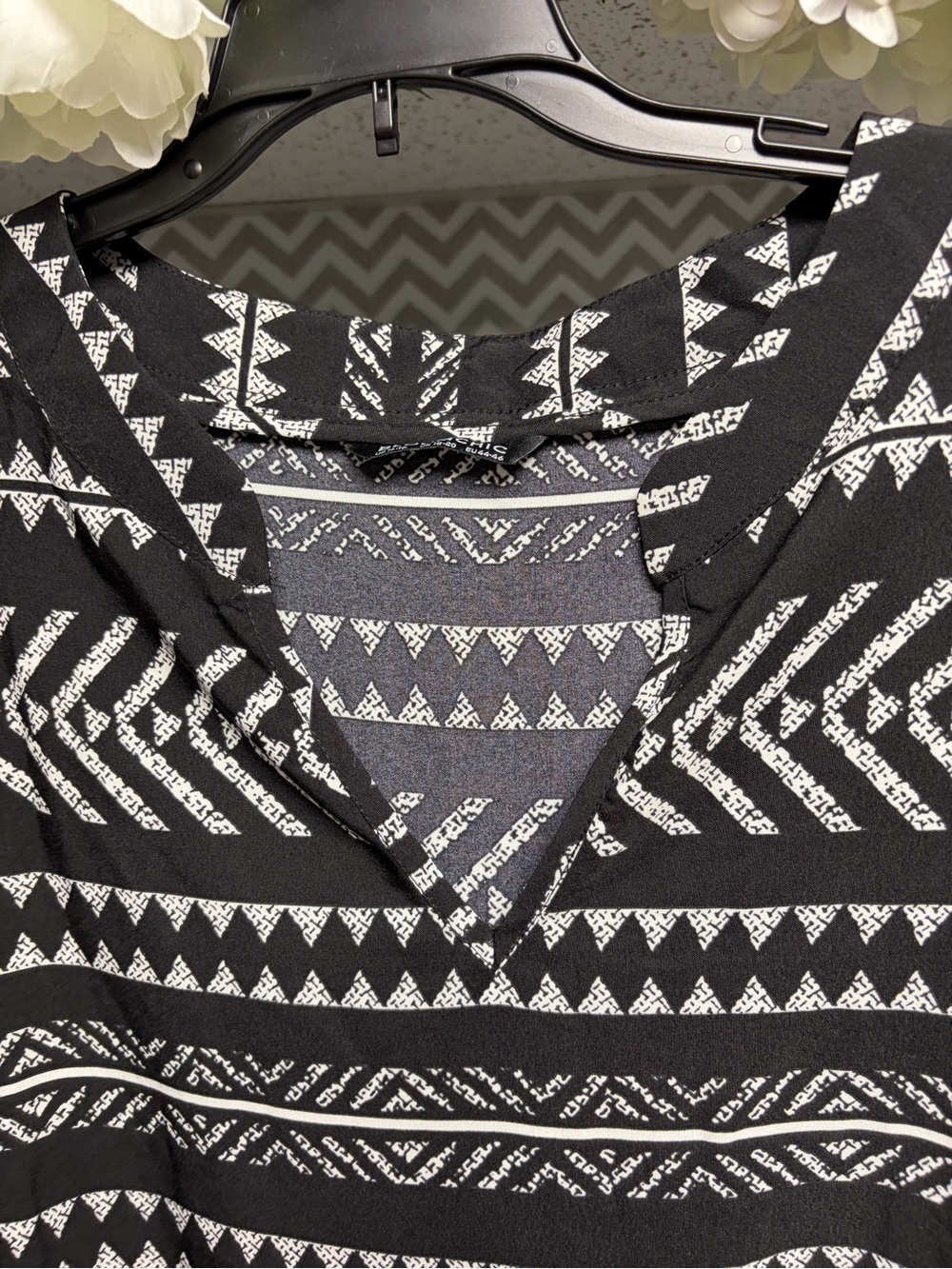 BloomChic Sleeveless Black & White Patterned V-Neck Dress - Picture 5 of 8